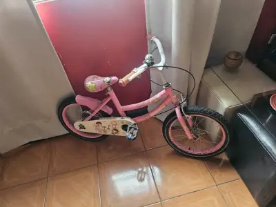 Bicicleta pequeña para niña - miniatura 2