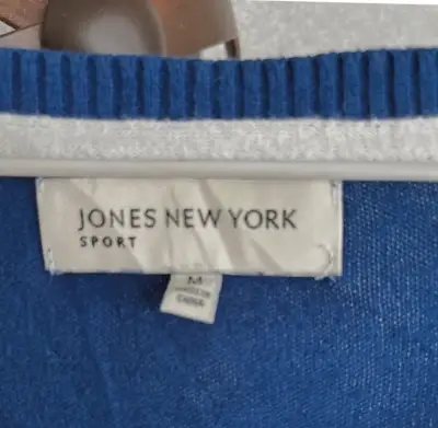 Suéter azul con diseño de rombos Jones New York - miniatura 3