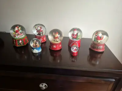Colección de bolas de nieve navideñas decorativas - miniatura 1