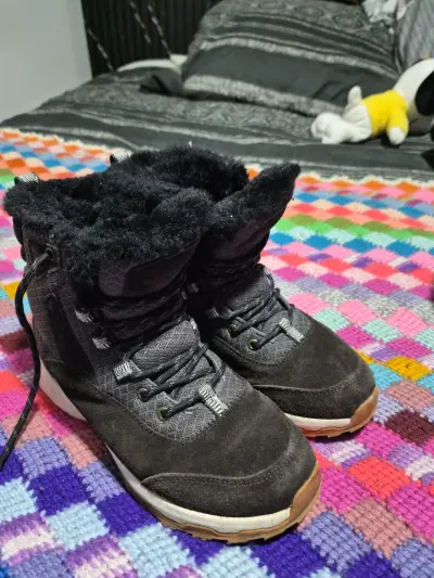Botas de invierno negras con forro de lana - miniatura 1