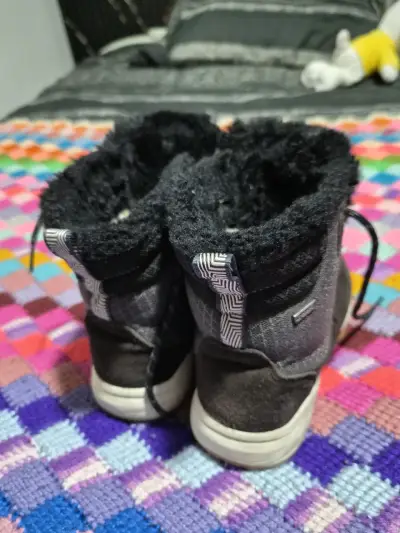 Botas de invierno negras con forro de lana - miniatura 2