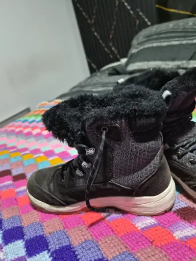 Botas de invierno negras con forro de lana - miniatura 3