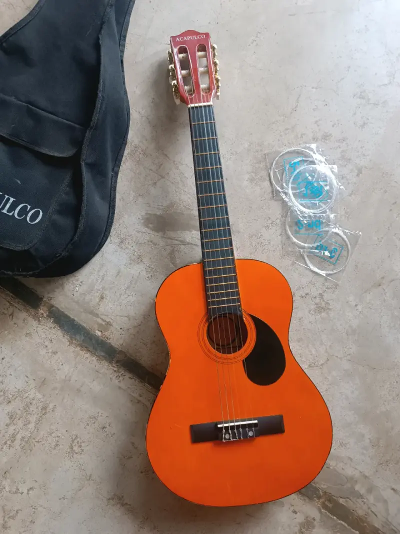 Guitarra clásica Acapulco modelo 102 Junior con funda - 1