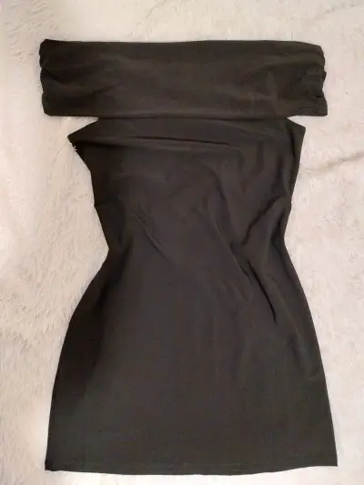 Vestido negro ajustado - miniatura 1