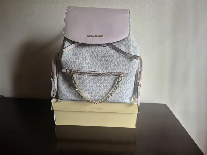 Mochila Michael Kors Jet Set mediana gris y rosa - 1