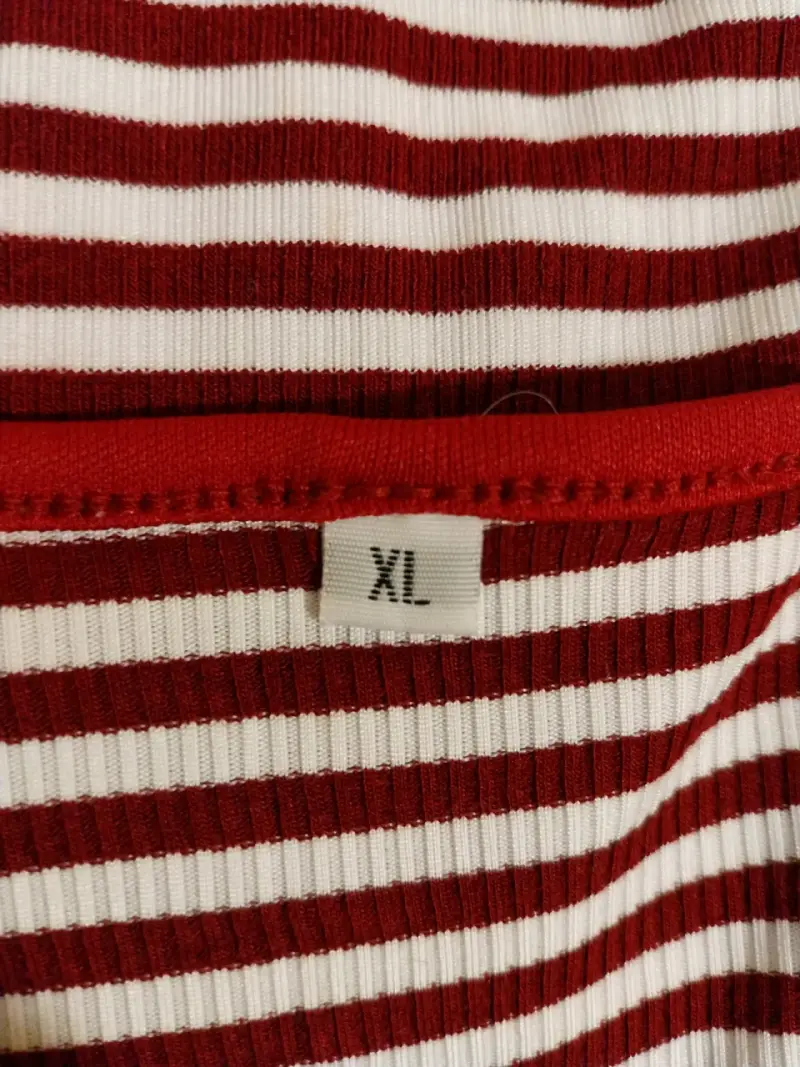 Polera de rayas rojas y blancas talla XL - 3