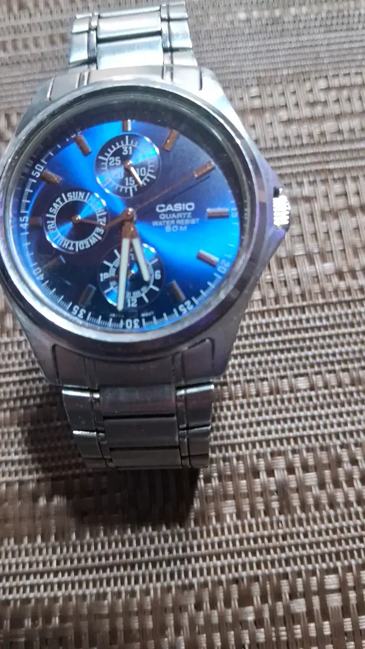 Reloj Casio de acero inoxidable con esfera azul - 3