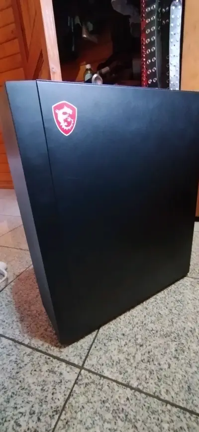 Gabinete MSI con placa madre B450 y fuente Corsair - miniatura 2