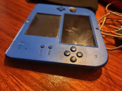 Consola portátil Nintendo 2DS azul liberada - miniatura 2