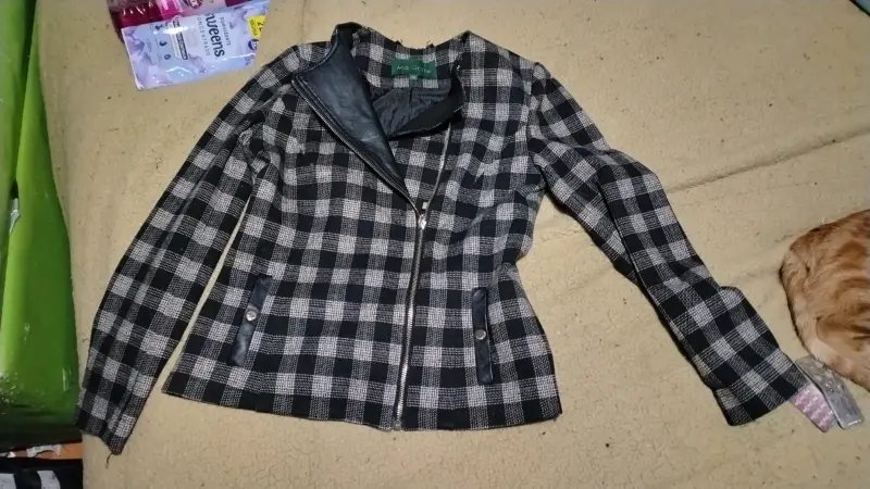 Ropa, chaquetas y pantalones - 1