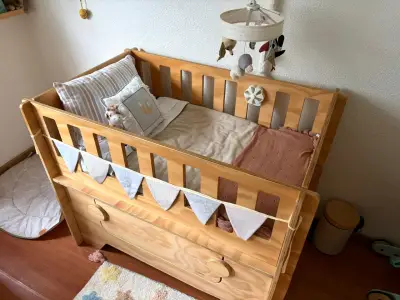 Cuna de madera para bebé con diseño moderno - miniatura 2