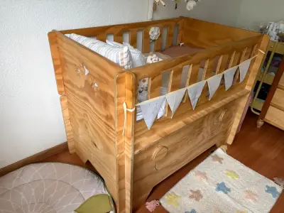 Cuna de madera para bebé con diseño moderno - miniatura 3