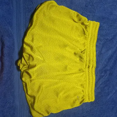 Shorts deportivos Nike amarillos para hombre - miniatura 2