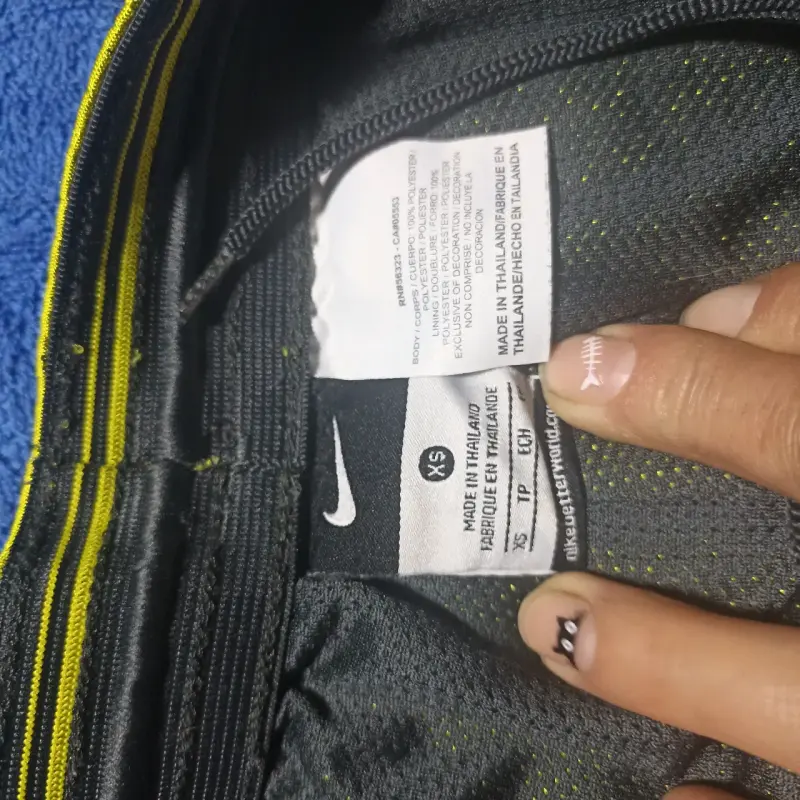 Shorts deportivos Nike amarillos para hombre - 3
