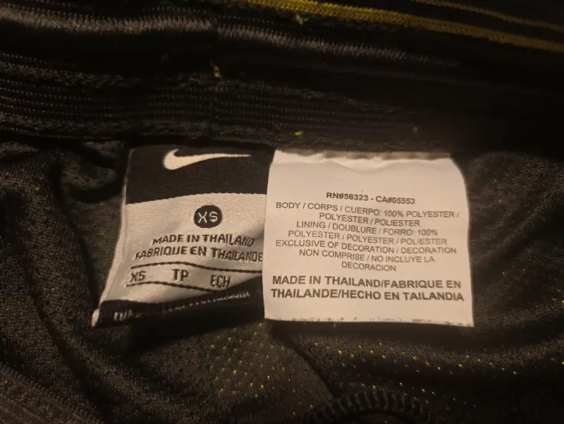 Shorts deportivos Nike amarillos para hombre - 5