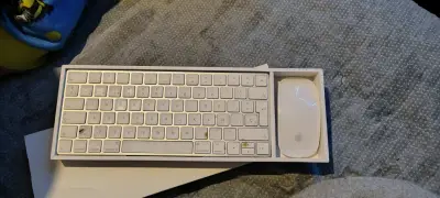 Teclado y Mouse Inalámbricos Apple Blancos - miniatura 2