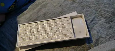 Teclado y Mouse Inalámbricos Apple Blancos - miniatura 3
