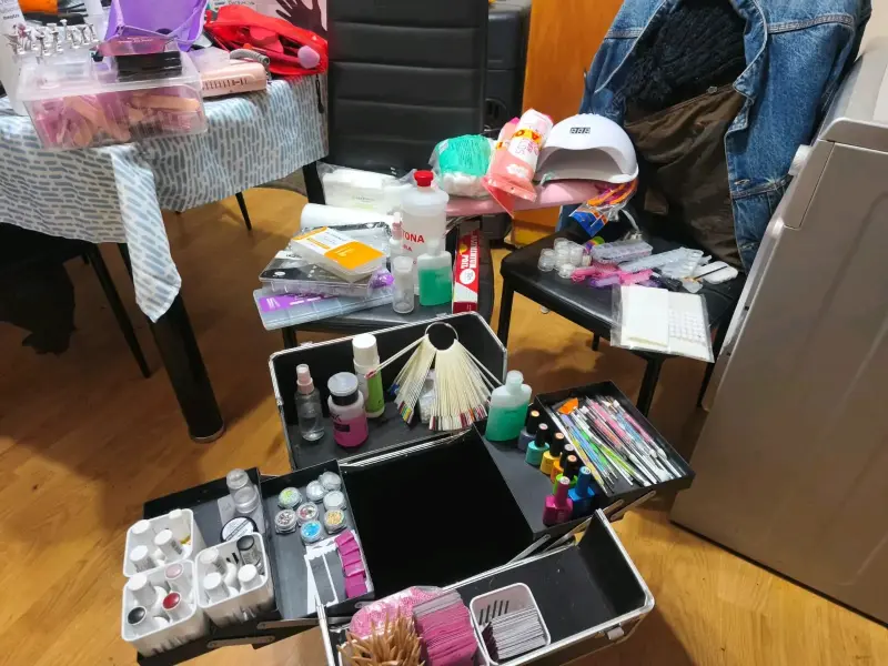 Kit completo de manicura con lámpara UV y accesorios - 1