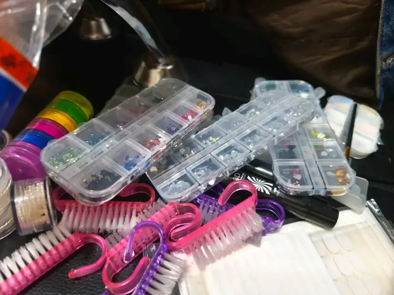 Kit completo de manicura con lámpara UV y accesorios - 2