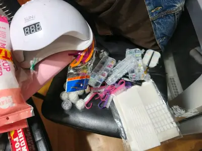 Kit completo de manicura con lámpara UV y accesorios - miniatura 4