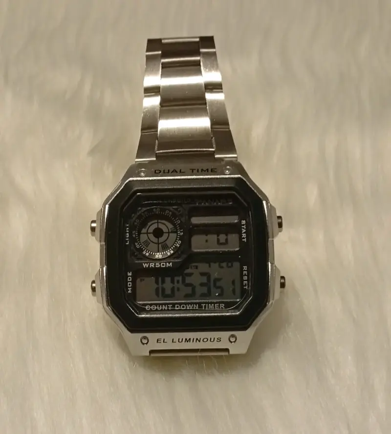 Reloj digital vintage plateado - 2