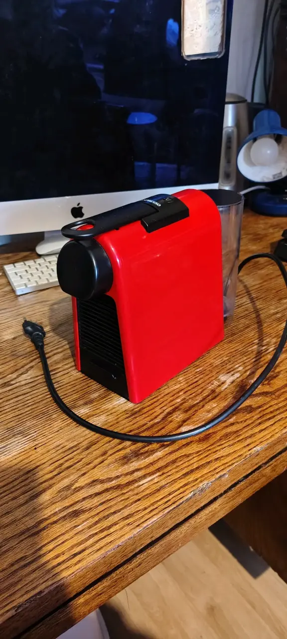 Cafetera de cápsulas nespresso roja compacta - 2