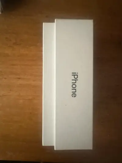 iPhone XR negro en buen estado con caja - miniatura 3
