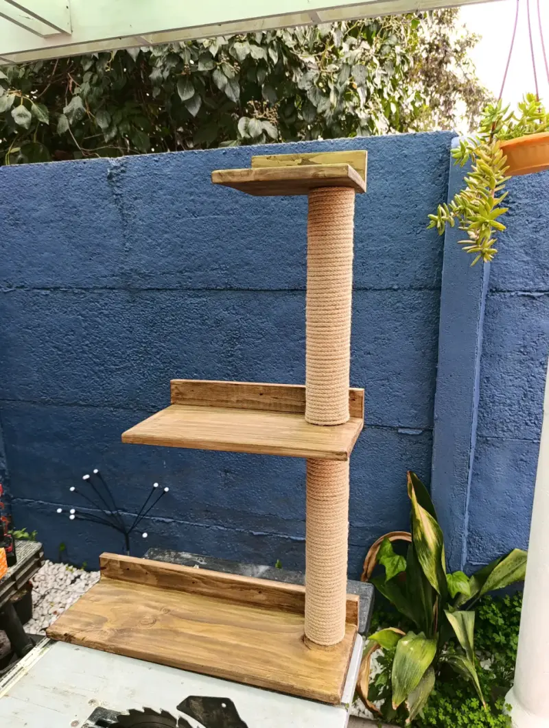 Rascador para gatos de madera con plataformas - 3