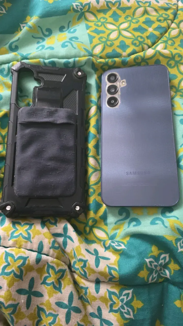 Smartphone Samsung Galaxy A25 5G con funda - 1