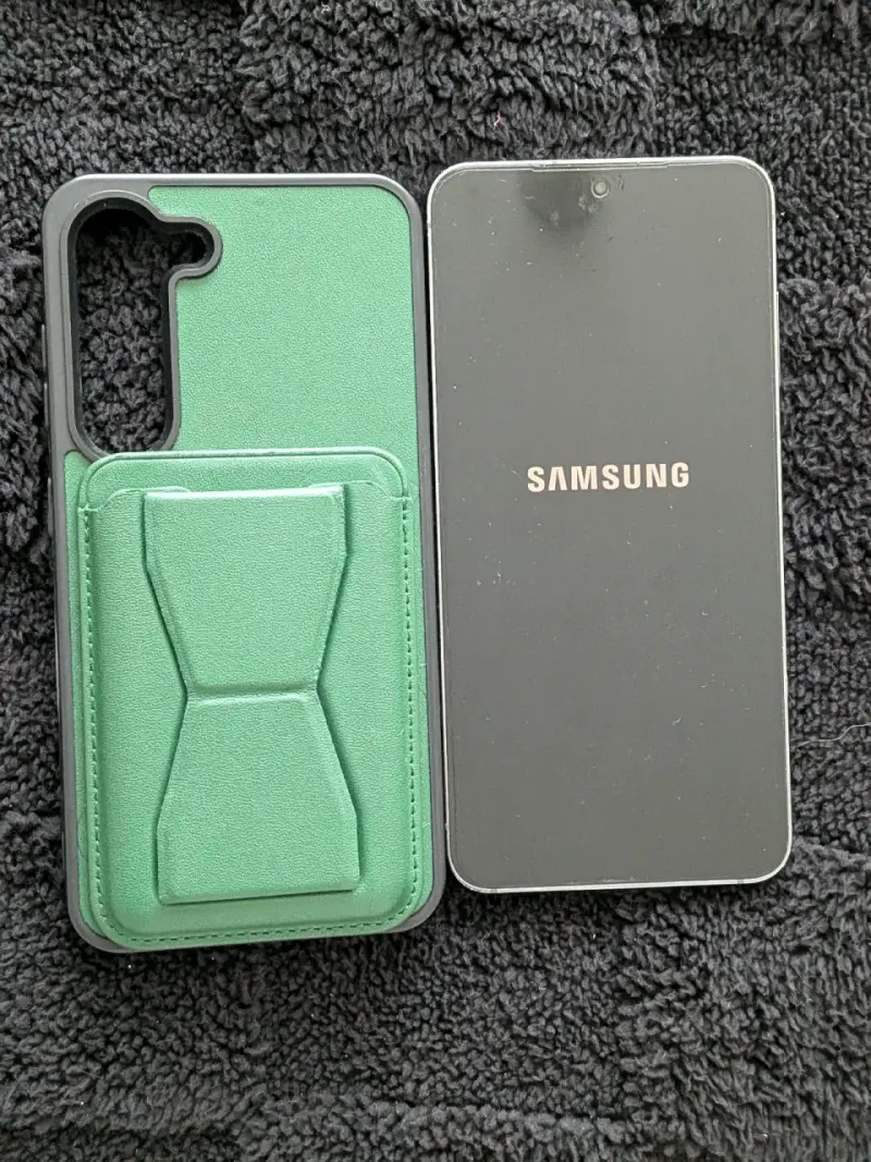 Samsung Galaxy S23 en buen estado con funda - 2