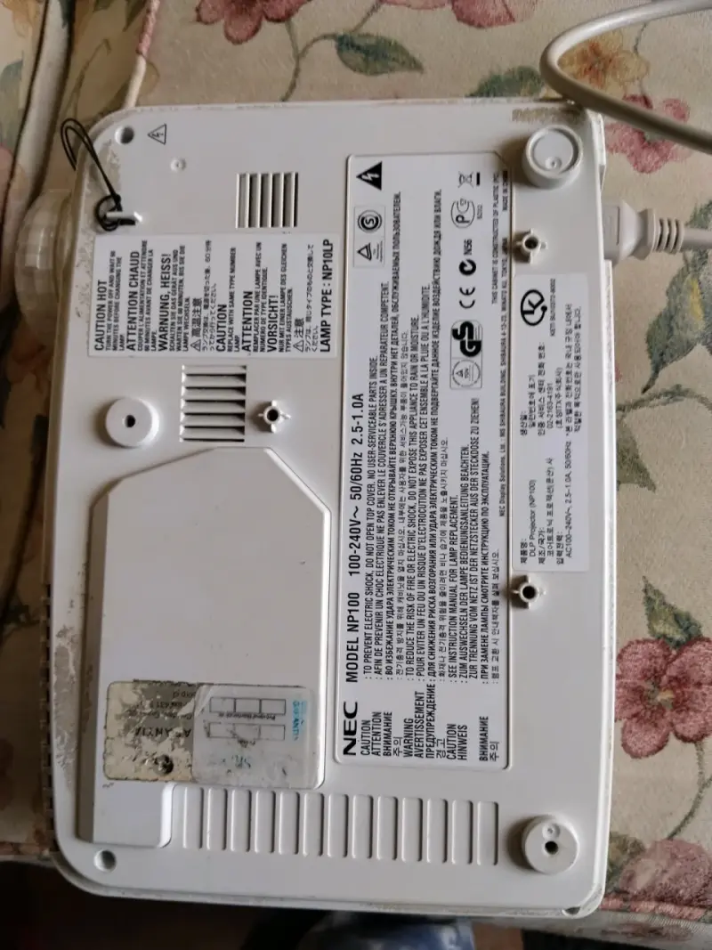 Proyector NEC NP100 DLP en buen estado - 2