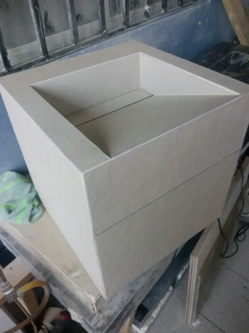 Lavamanos realizado en porcelanato elegante