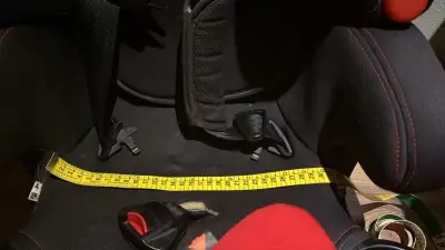Silla de auto para niños Infanti roja y negra - miniatura 3
