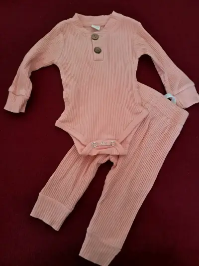 Conjunto de pijamas para bebé con estampado - miniatura 2