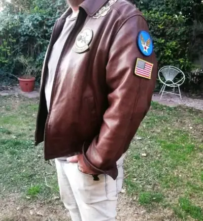 Chaqueta de cuero marrón con parches estilo aviado - miniatura 2