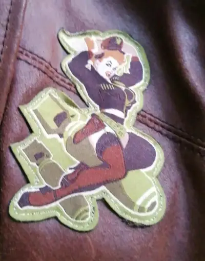 Chaqueta de cuero marrón con parches estilo aviado - miniatura 4