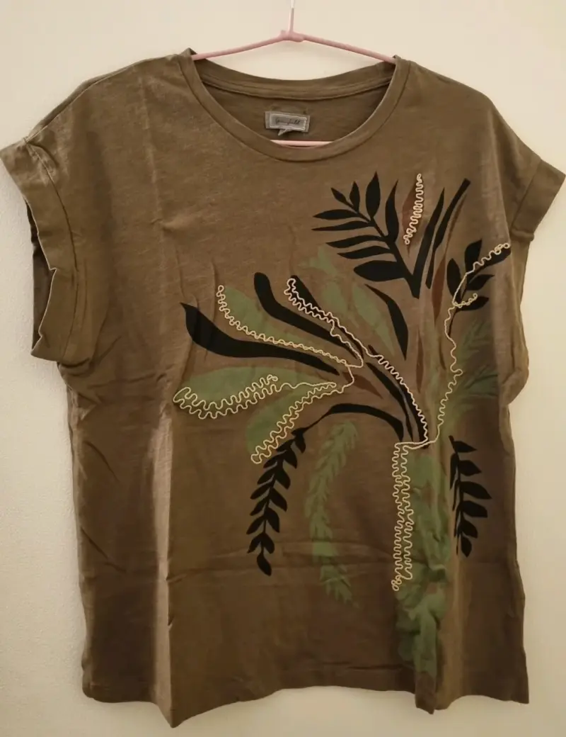Polera verde con diseño de hojas Greenfield - 1