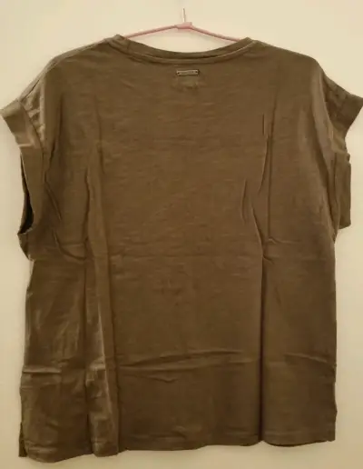 Polera verde con diseño de hojas Greenfield - miniatura 2