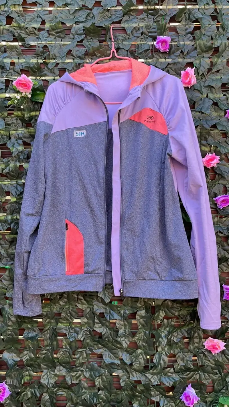 Chaqueta deportiva mujer Kalenji gris y coral