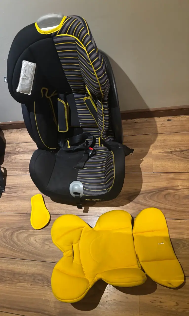 Silla de auto para bebé Infanti negra y amaril - 3