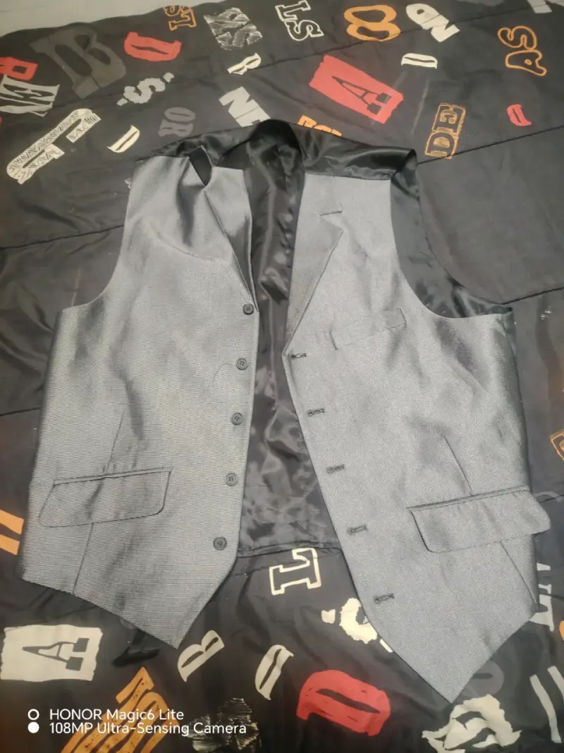 Traje de Hombre Gris con Chaleco - 1