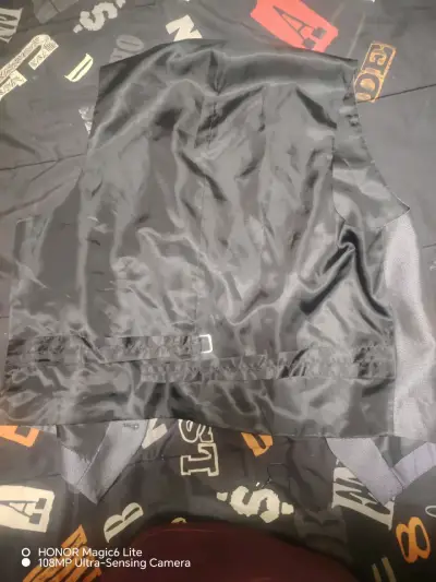 Traje de Hombre Gris con Chaleco - miniatura 2