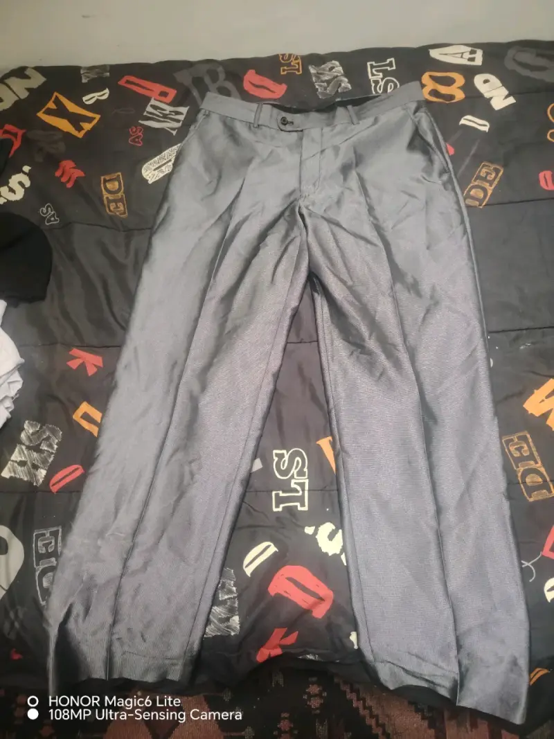 Traje de Hombre Gris con Chaleco - 4