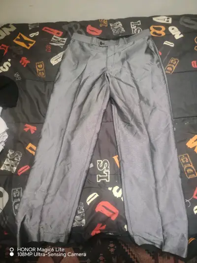 Traje de Hombre Gris con Chaleco - miniatura 4