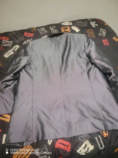 Traje de Hombre Gris con Chaleco - miniatura 5