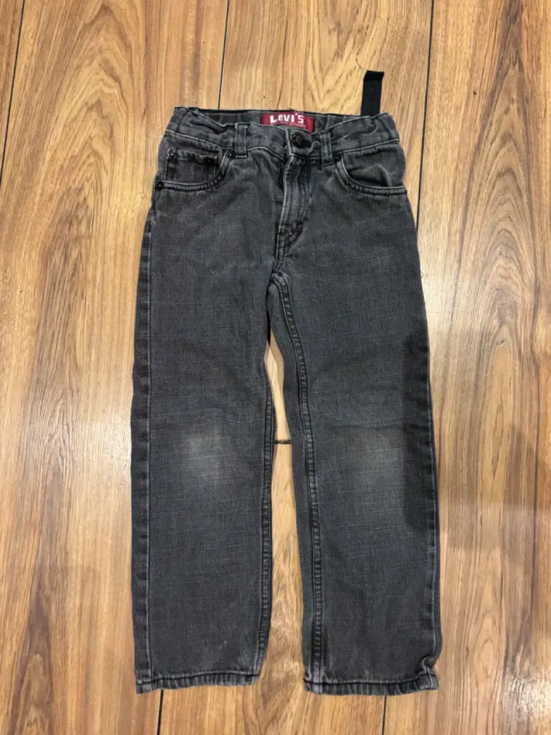 Jeans T6 para niños Levi's gris oscuro