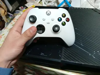 Consola Xbox One con control blanco - miniatura 4