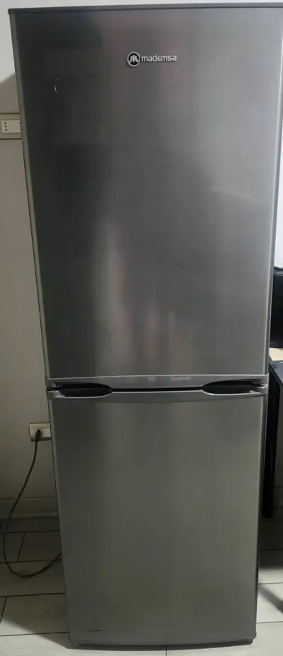 Refrigerador Mademsa de acero inoxidable - miniatura 1