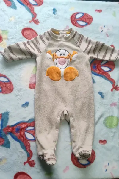 Enterito de bebé con diseño de oso - miniatura 2