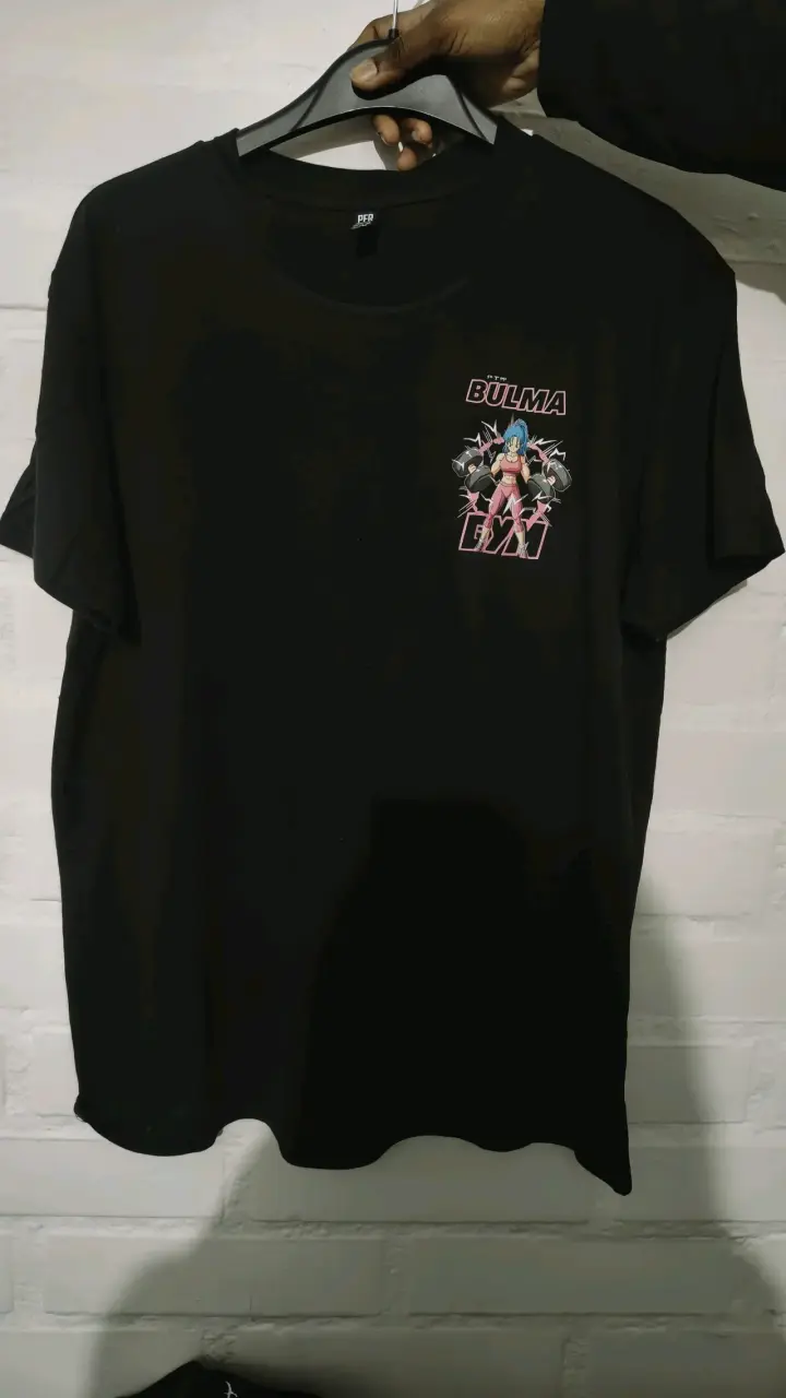 Polera negra con diseño Bulma Gym - 1